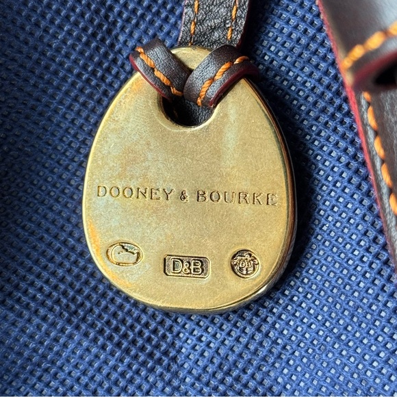 RARE Vintage Dooney & Bourke Brown Pebbled Leather Banana Shoulder Bag - Picture 5 of 15